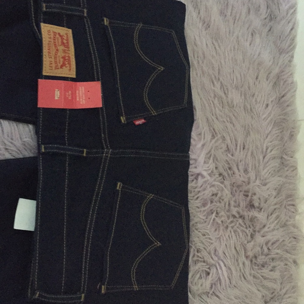 Levi’s - Picture 2 of 2